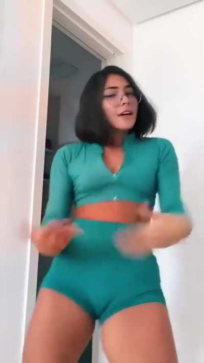 Taynara tem um bucetão