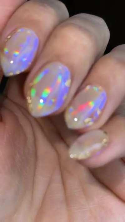 First attempt at the aurora nail trend! I’ve decided that I’m doing my nails like this with different variations for the rest of the year bc I am obsessed!!!!!