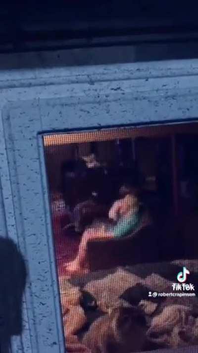 Them niggas both shit themselves at the same time😂