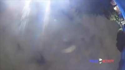 damn the way he shot the two police officers 😲😲