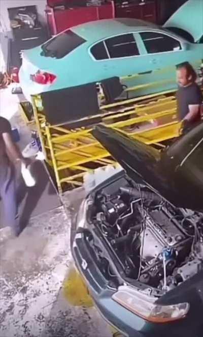 La gasolina rompe culos: