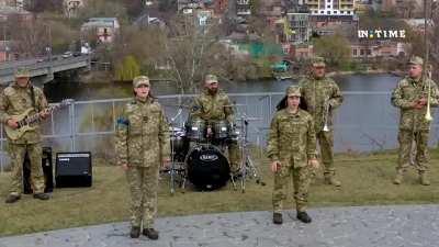 An epic version of Oi u luzi chervona kalyna by the Air Force, Choir of Vinnytsia, choir of Lypovetskyi, Song and dance ensemble Podillia