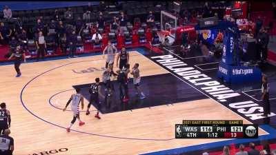 [Highlight] Beal dies from the contact from Embiid