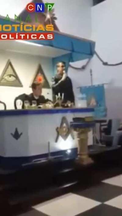 Silas repudiando Maçonaria + Boçonaro