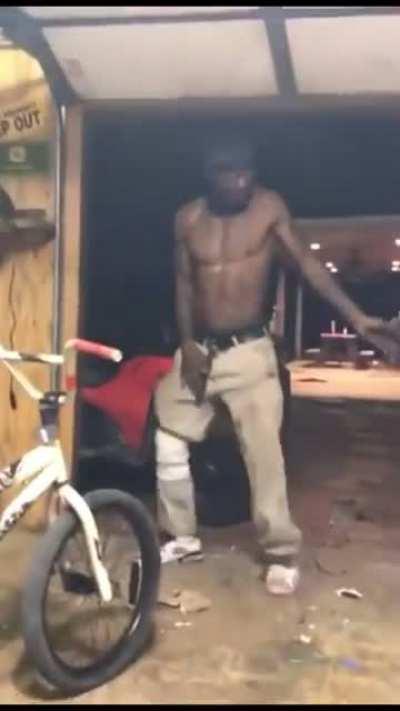 Unc pulled up on Blake for a dance battle but he didn’t want the smoke💀