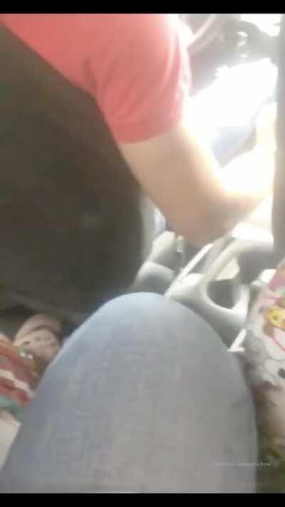 Raissa Barbosa mostrando os peitos no Uber