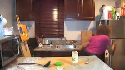 *Thanos estala os dedos* Pessoa q tava fazendo um boquetasso: