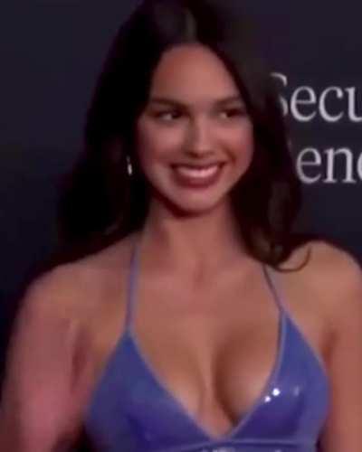 The moment Olivia Rodrigo turns around to show off her perfect tits