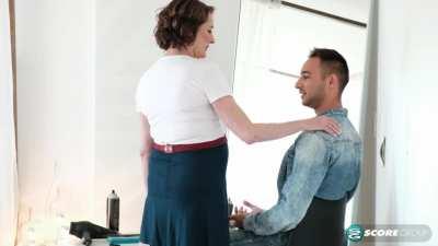 Granny Gives A New Hair Cut And Her Pussy