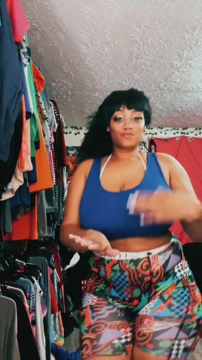 Pretty face to get lost into