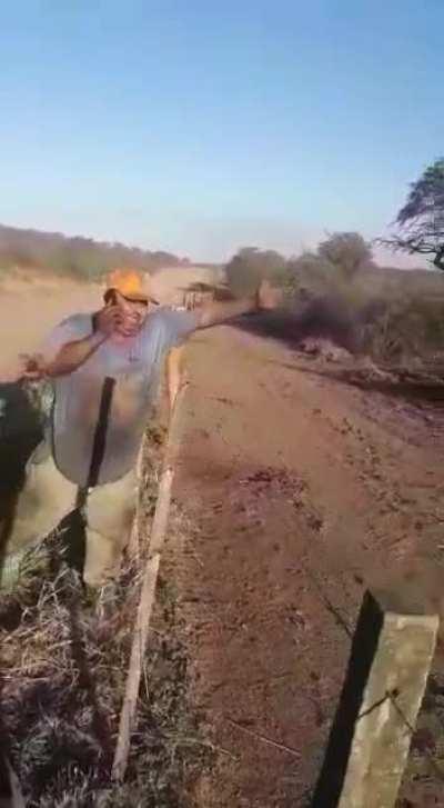 Fijate si te pod&eacute;s comunicar con el hachazo