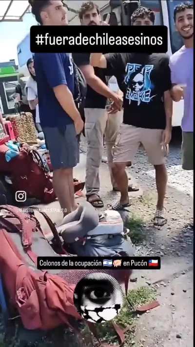 Chilean guy confronts Israeli war criminals on holiday in Puc&oacute;n