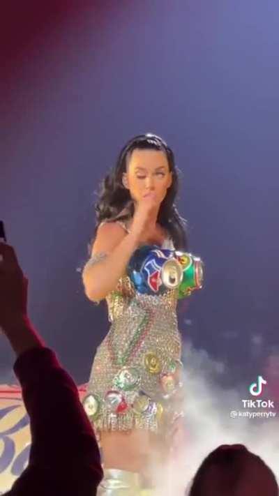 Katy Perry eye during a concert