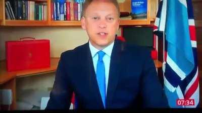 UK politician admits that the vaccine makes you more vulnerable to COVID