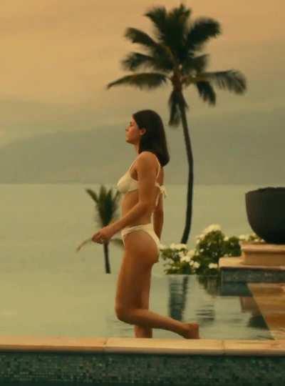 Jerking one to Alexandra Daddario in a bikini