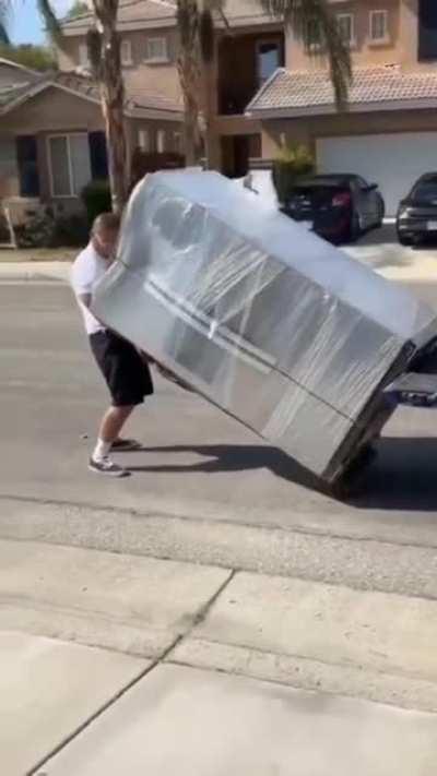 This man single handedly unloaded a fridge
