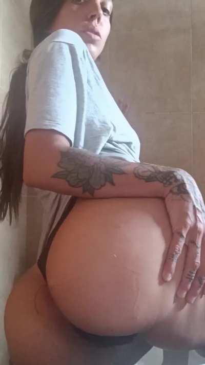 Tell me you would love to have your face in my ass 