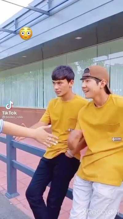 پرچم پسرا بالا