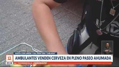 Ambulantes venden cerveza en pleno Paseo Ahumada