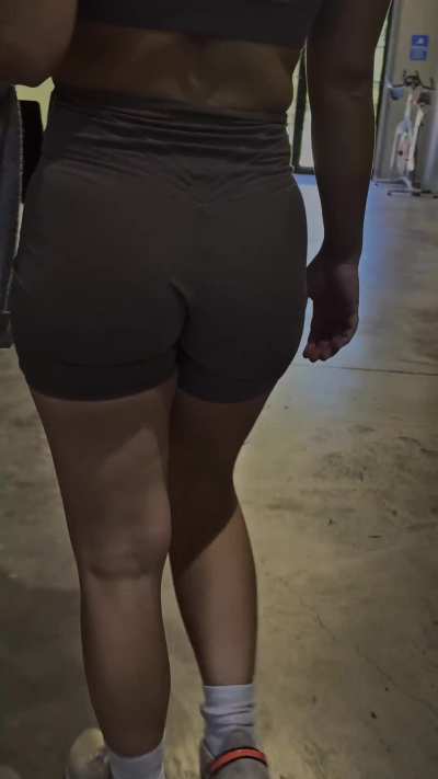 MILF goes from the gym to a duck in her mouth!