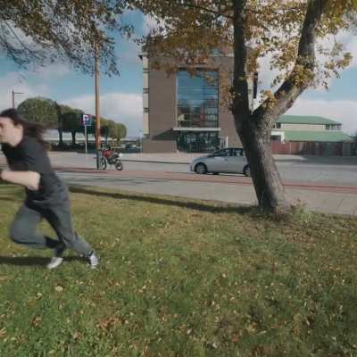 [FR] Autumn spins and rolls.