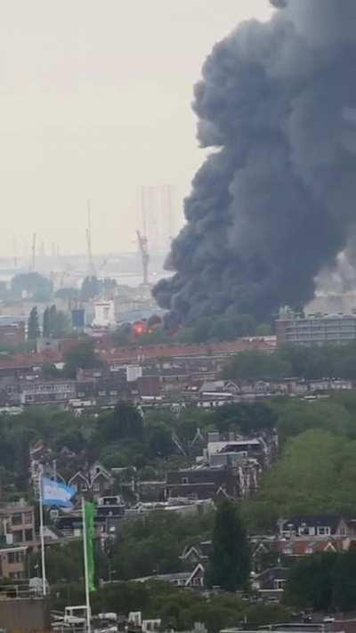 Grote brand in Rotterdam west
