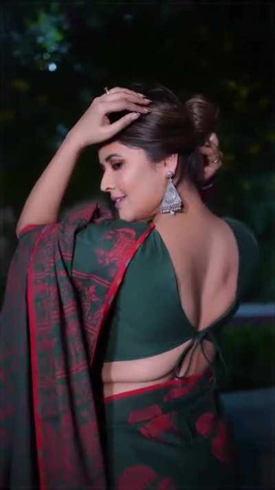 If someone asks you what is MILF? Just show him this video of Anasuya! The perfect MILF!