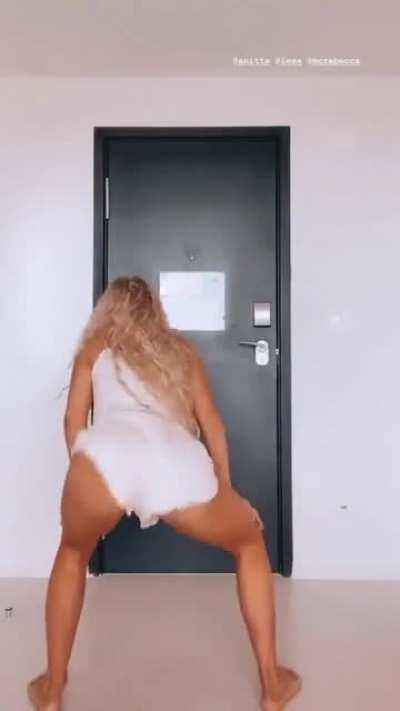 Luísa Sonza - Rebolando de pijama