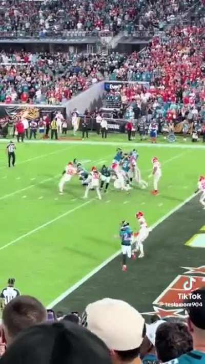 Great view of Chris Jones being lazy