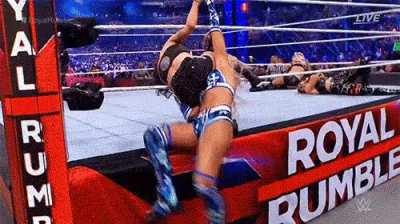 Mickie James Eliminates Michelle McCool from the 2022 Women's Royal Rumble Match