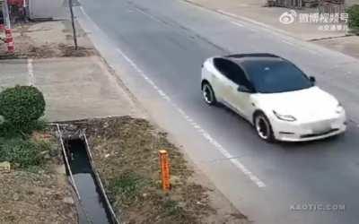 They say it's a self driving electric car that got a lil out of Control