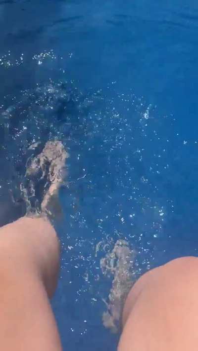 Enjoy yourself some cute and sexy feet