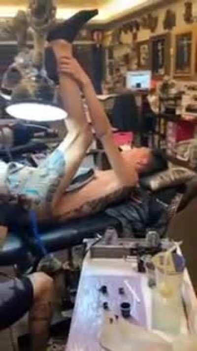 Un mod arreglándose antes de recibir visitas