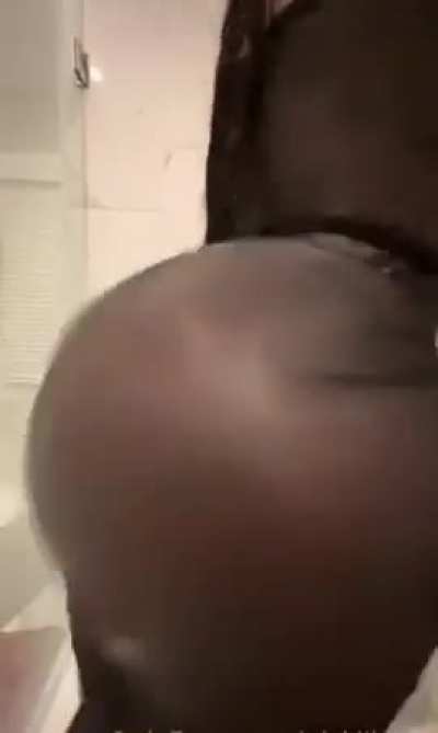 Twerk & Shower Claps 👏