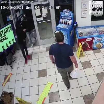 Retired Marine quickly disarms robbery suspect