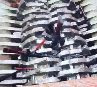 Дробилку клинит, потому что...