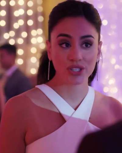 Michelle Veintimilla (The Baker and the Beauty - Season 1, Episode 8 & 9)