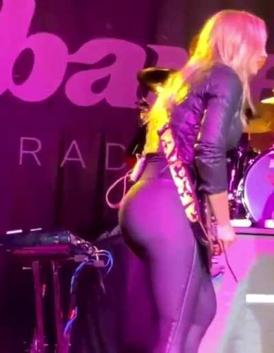 Nita Strauss Booty