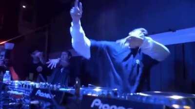 The music whenever you get within 100 feet of a drowner