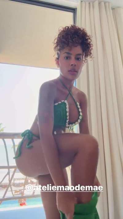 Tá uma delícia, só precisa mostrar mais