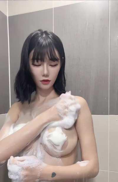 Someone needs to help Berry0314 with washing her melons 💦🍈🍈🥵