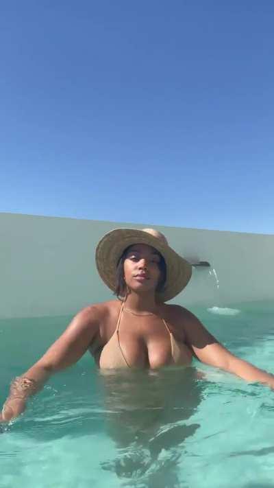 Brianna Wright (@briannalwright)