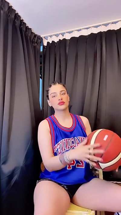 No wonder she is among the most fapped in the country! 8=✊=D💦