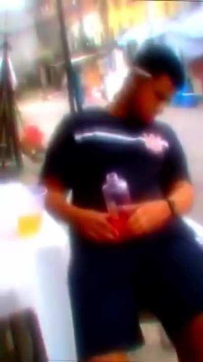 Someone know these two girls