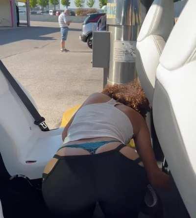 I'm waiting for my neighbor to turn his head [GIF]