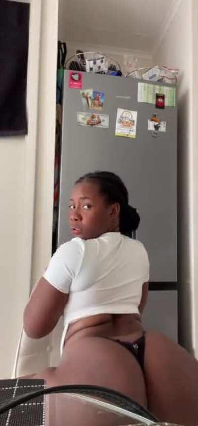 let me sit on your face please ( Add me snap : Howdyall37 ) ❤️💦