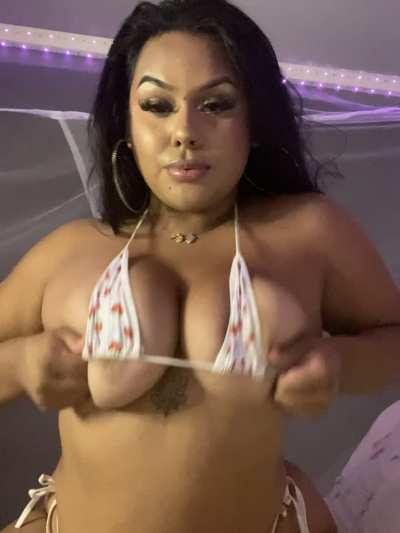 Sucking my pierced tits 🤤