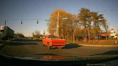 Took me a few seconds to realize what happened.. I had my eye on the grey Audi thinking he was gonna try to squeeze in