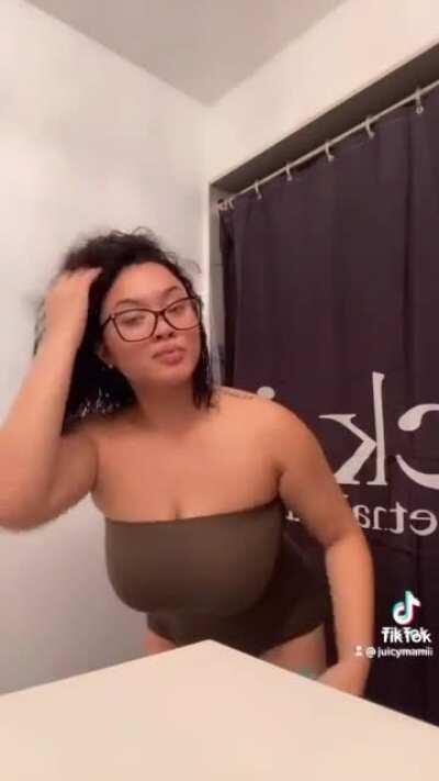 She would get some slow strokes 🥶✨