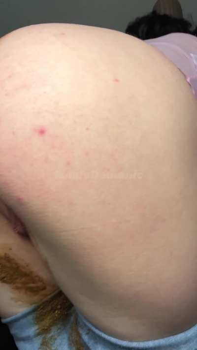The aftermath of a desperation poop in jeans ( no panties ) 